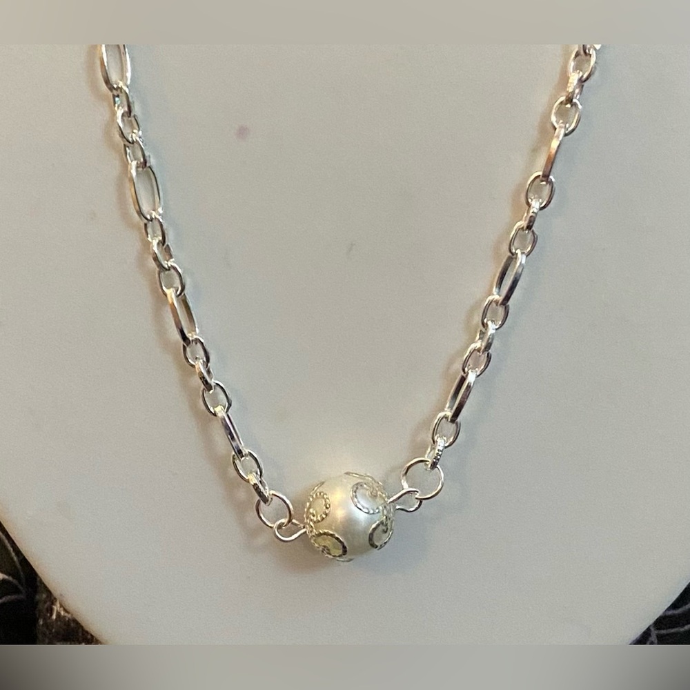 NEW Pearl (faux) solitaire with silver plated chain (A)